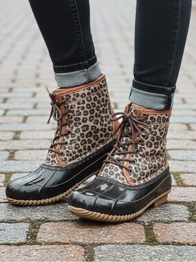 SUGAR Tan Leopard Glitter Duck Boot Skipper 6 fleece lining lace up ankle bootie